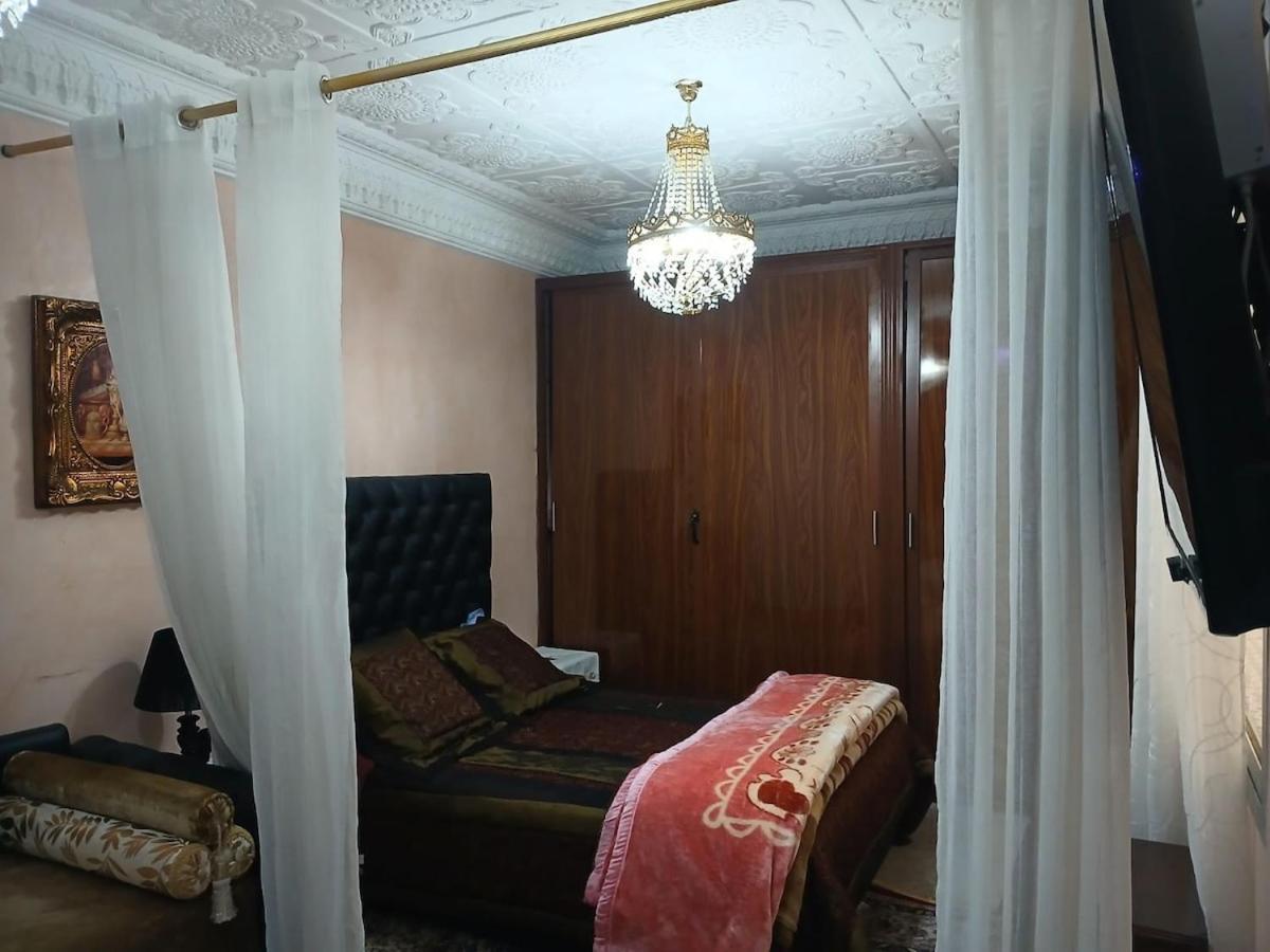 1 * Casa Blanca